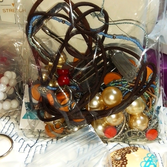 Assorted project items - Picture 16 of 17